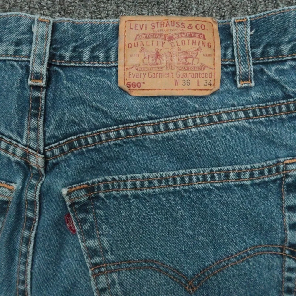 VINTAGE Levis Jeans Mens 34x34 Blue 560 Loose Fit Tapered Leg USA Y2K